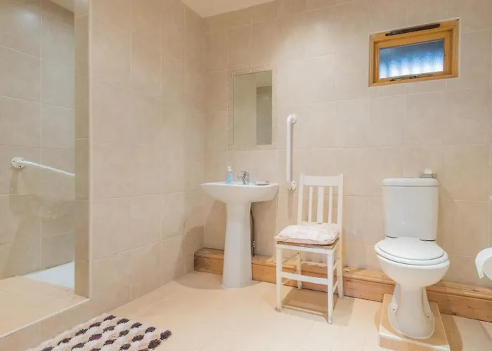 4 Bed In Penrith Oc-sz170 *